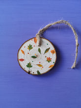Load image into Gallery viewer, Blustery Day Autumn Wood Slice Decoration