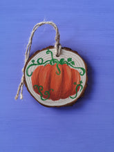 Load image into Gallery viewer, Pumpkin Wood Slice Decoration