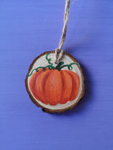 Load image into Gallery viewer, Pumpkin Wood Slice Decoration