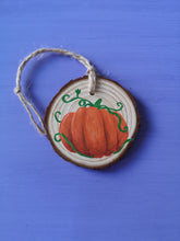 Load image into Gallery viewer, Pumpkin Wood Slice Decoration